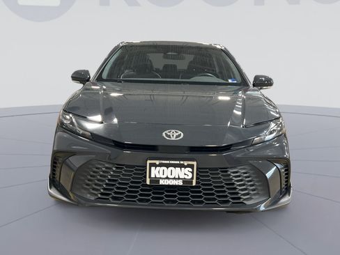 Used 2025 Toyota Camry SE FWD image 11