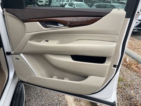 Used 2017 Cadillac Escalade 4WD image 9
