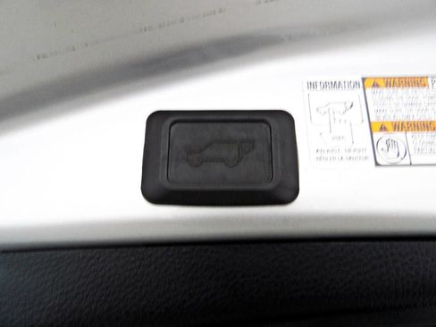 Used 2015 Toyota RAV4 Limited AWD/4WD image 12