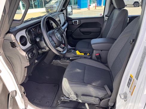 Used 2024 Jeep Wrangler Unlimited Sport AWD/4WD image 10