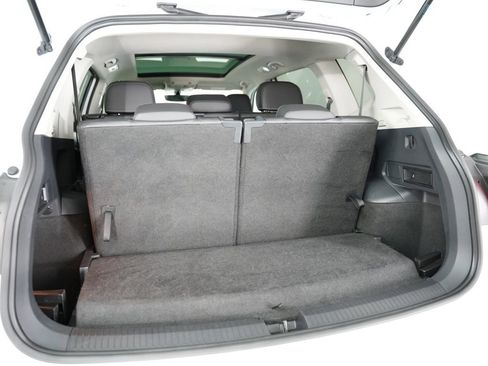 Used 2021 Volkswagen Tiguan SE w/ Panoramic Sunroof Package FWD image 30