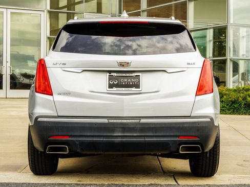 Used 2018 Cadillac XT5 Luxury w/ Driver Awareness Package FWD image 11