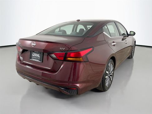 Used 2024 Nissan Altima 2.5 SV FWD image 13