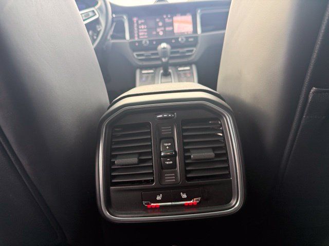 Used 2022 Porsche Macan AWD/4WD image 15