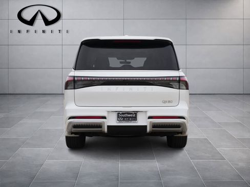 Certified 2025 INFINITI QX80 Luxe image 6