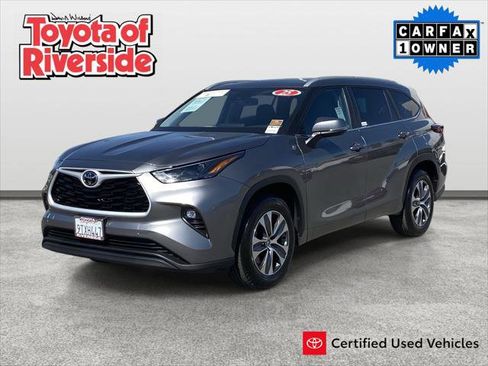 Certified 2025 Toyota Highlander XLE image 1