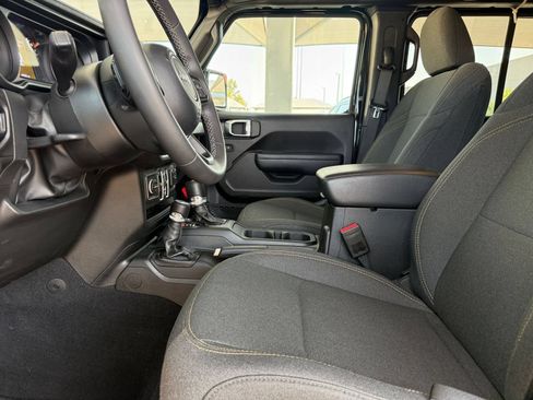 Used 2025 Jeep Wrangler Unlimited Sport AWD/4WD image 27