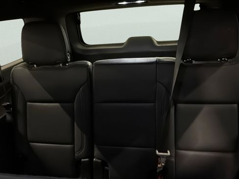 Used 2025 Chevrolet Suburban LT w/ Comfort Package AWD/4WD image 15