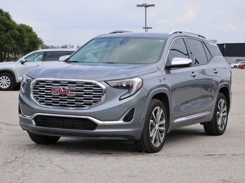 Used 2020 GMC Terrain Denali w/ Denali Premium Package AWD/4WD image 6