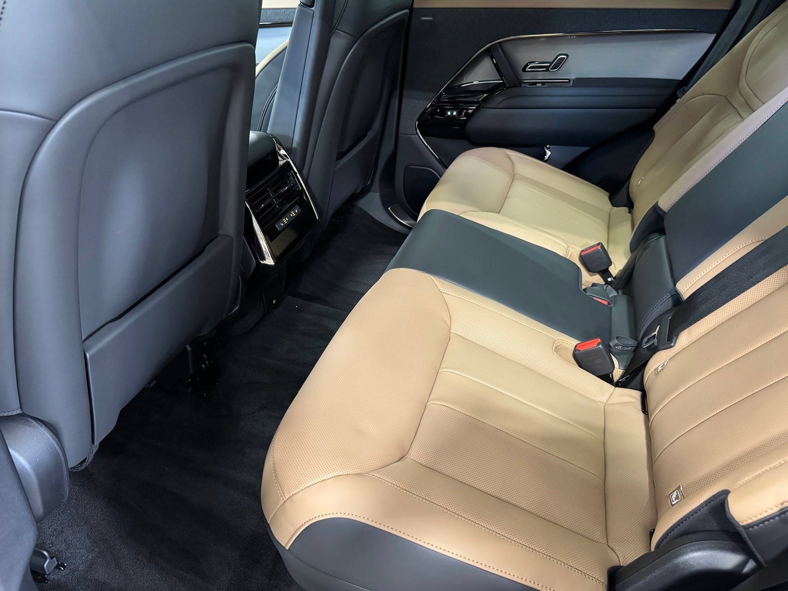 New 2026 Land Rover Range Rover Sport Dynamic SE AWD/4WD image 36