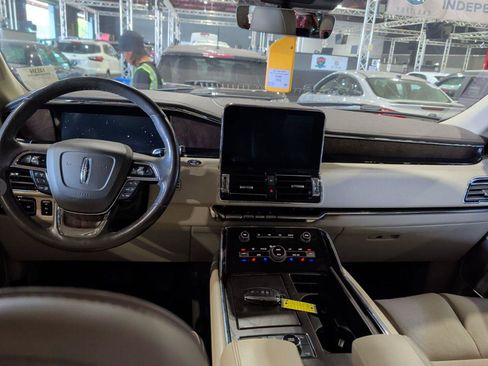 Used 2019 Lincoln Navigator Reserve AWD/4WD image 7