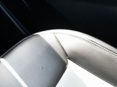 Used 2022 Ford Explorer XLT w/ Equipment Group 202A image 30