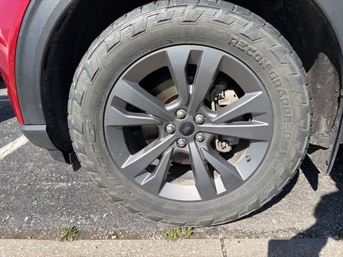 Used 2021 Ford Explorer XLT w/ Equipment Group 202A image 5