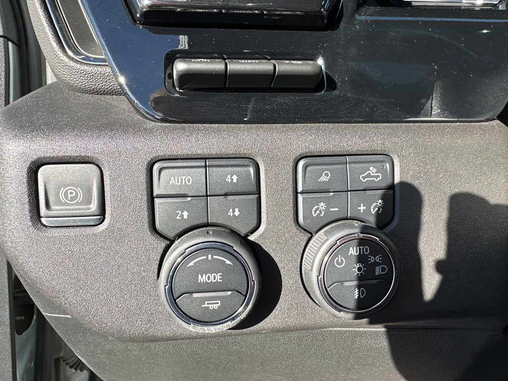 Used 2024 Chevrolet Silverado 2500 ZR2 w/ Technology Package AWD/4WD image 28