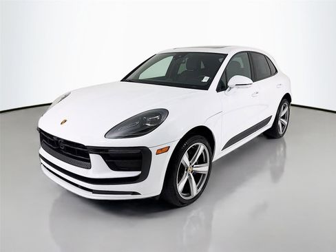 Certified 2025 Porsche Macan AWD/4WD image 1