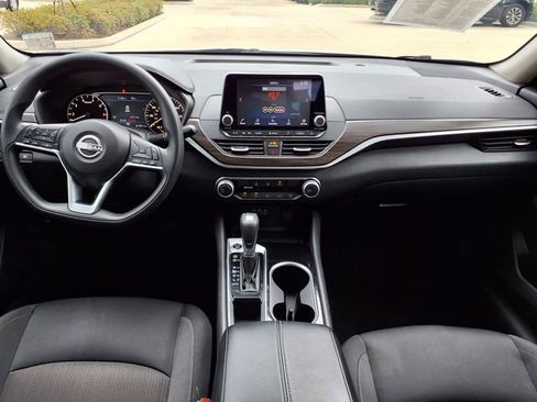 Used 2024 Nissan Altima 2.5 SV FWD image 19