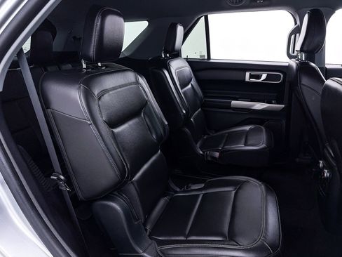 Used 2022 Ford Explorer XLT w/ Equipment Group 202A image 38