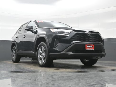 Used 2025 Toyota RAV4 XLE w/ Convenience Package image 27