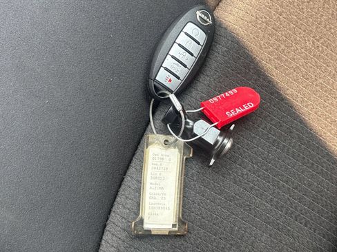Used 2025 Nissan Altima 2.5 SV FWD image 15