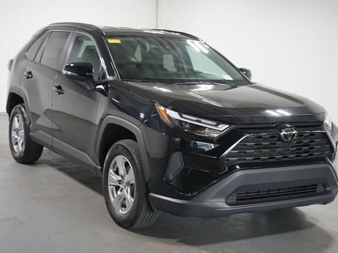 Certified 2025 Toyota RAV4 XLE AWD/4WD image 3