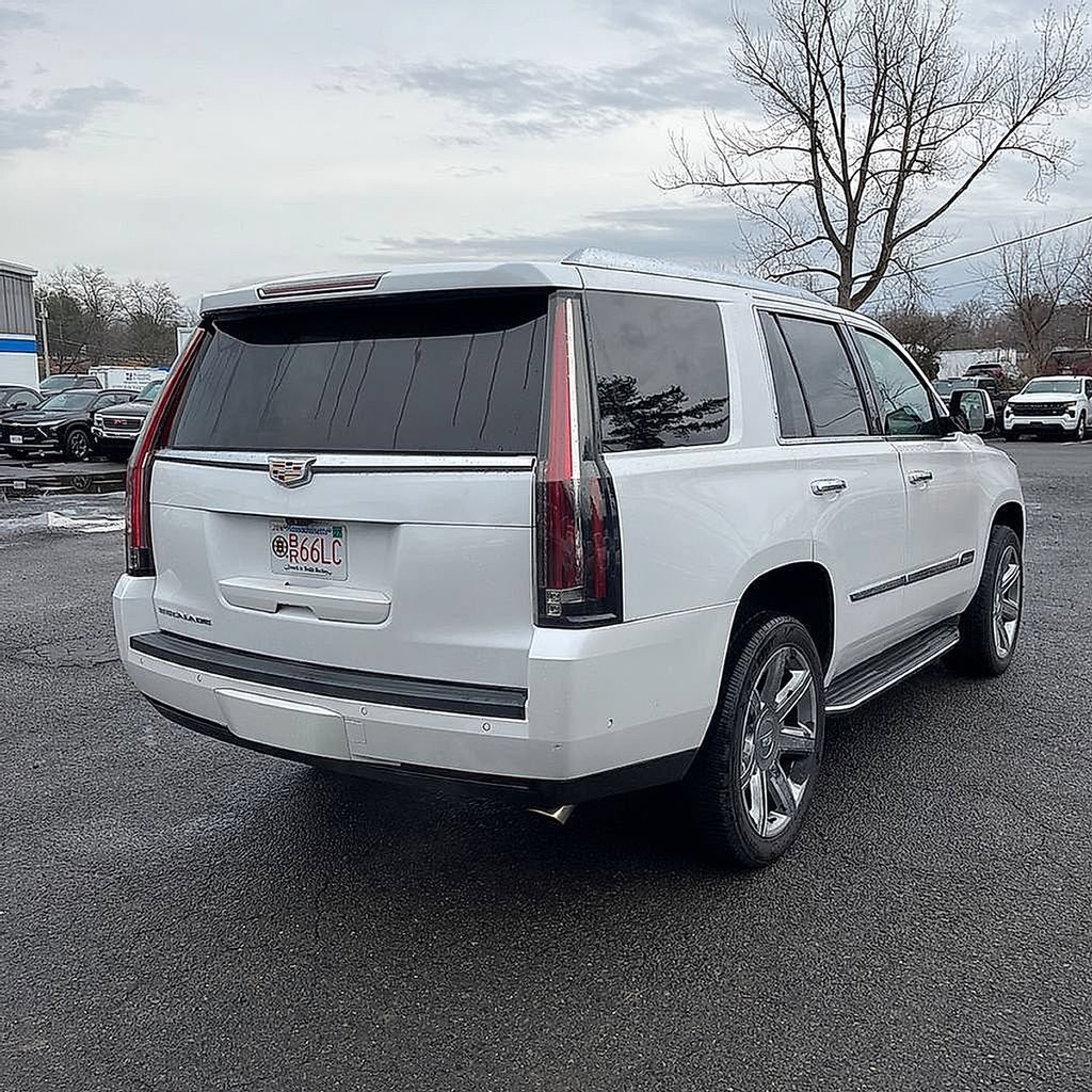 Used 2018 Cadillac Escalade Luxury AWD/4WD image 27