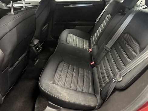 Used 2016 Ford Fusion SE FWD image 11