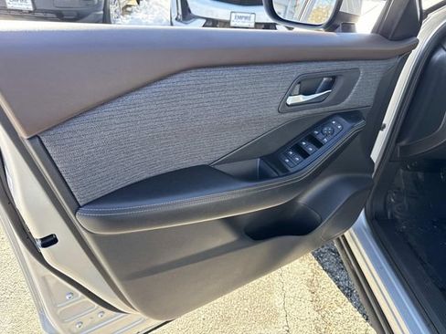 Used 2023 Nissan Rogue SV image 18