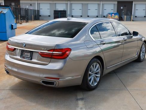 Used 2018 BMW 740i image 14