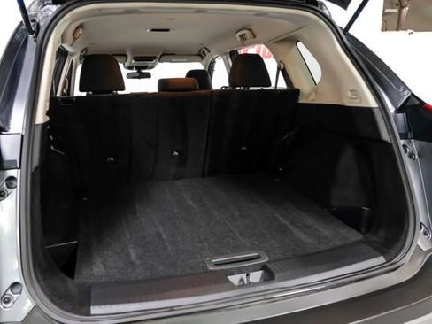 Used 2022 Nissan Rogue SV image 61