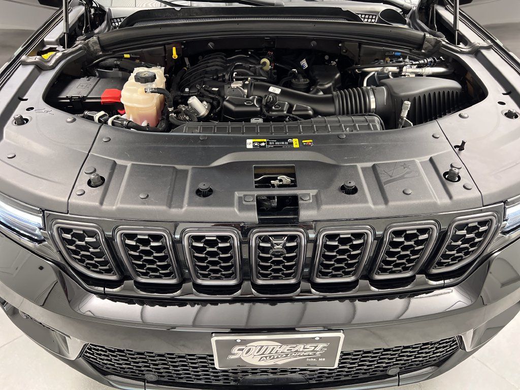 Used 2025 Jeep Grand Cherokee Summit w/ Obsidian Package AWD/4WD image 81