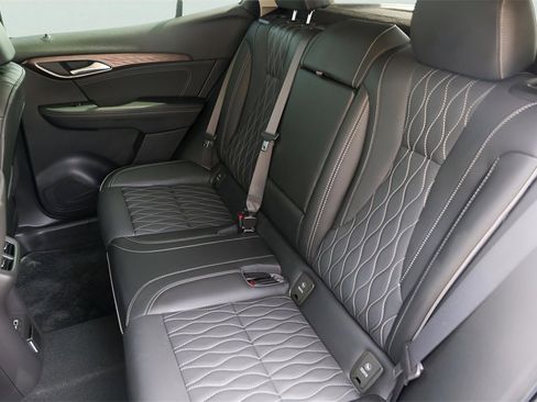 Used 2023 Buick Envision Avenir image 28