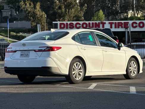 Used 2025 Toyota Camry LE image 5