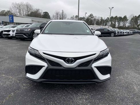 Used 2024 Toyota Camry SE image 3