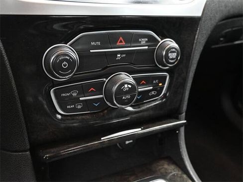 Used 2020 Chrysler 300 Limited image 10