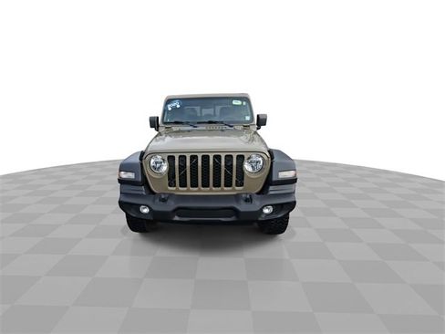 Used 2020 Jeep Gladiator Sport w/ Quick Order Package 24S image 3