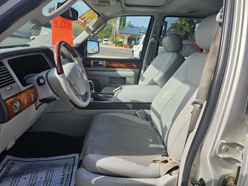 Used 2004 Lincoln Navigator Luxury image 28