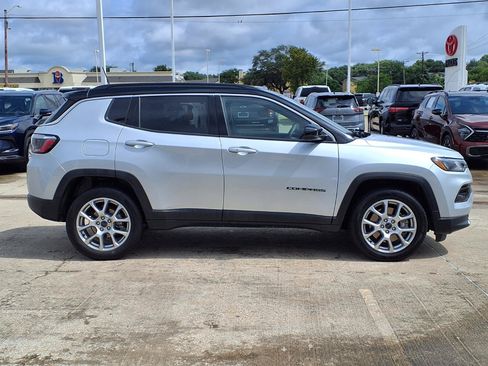 Used 2025 Jeep Compass Limited AWD/4WD image 10