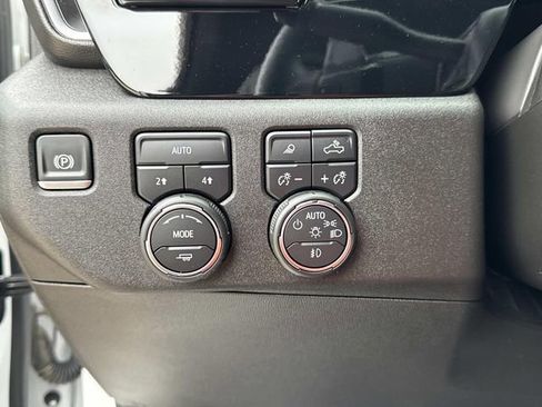Used 2025 Chevrolet Silverado 1500 LTZ AWD/4WD image 33