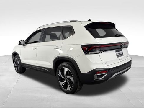 Used 2025 Volkswagen Taos SE w/ Panoramic Sunroof Package AWD/4WD image 7
