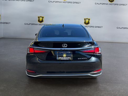 Used 2025 Lexus ES 300h w/ Premium Package FWD image 4