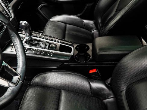 Used 2018 Porsche Macan S image 17