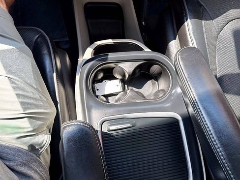 Used 2020 Chrysler Pacifica Limited FWD image 19