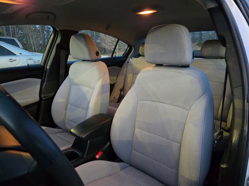 Used 2019 Chevrolet Cruze LS image 24