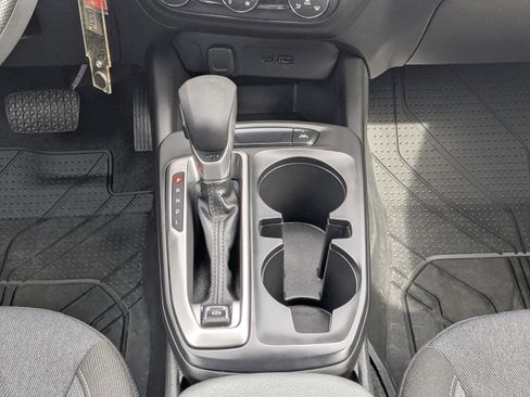 Used 2025 Chevrolet Trax LS image 18