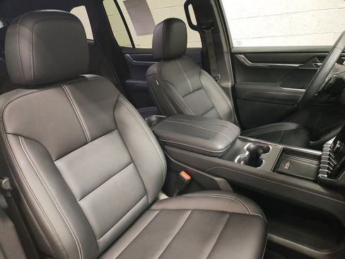 Used 2024 GMC Acadia Elevation w/ Black Edition image 10