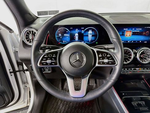 Used 2023 Mercedes-Benz GLB 250 4MATIC image 3