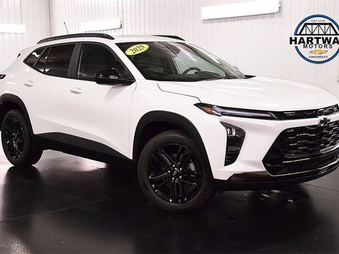 New 2025 Chevrolet Trax ACTIV image 1