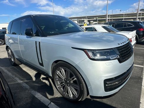 Used 2025 Land Rover Range Rover SE image 10