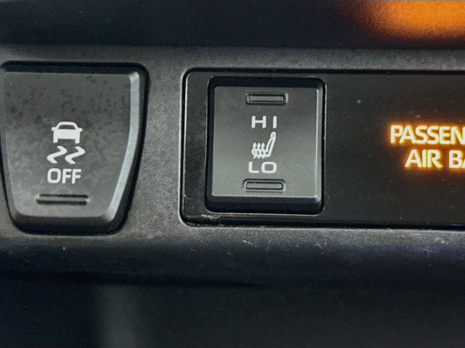 Used 2019 Toyota RAV4 XLE w/ Convenience Package FWD image 7