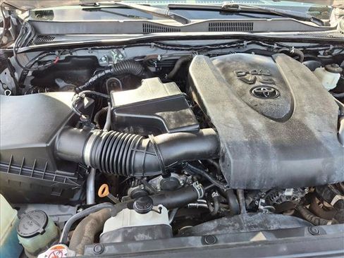 Used 2021 Toyota Tacoma TRD Sport AWD/4WD image 28